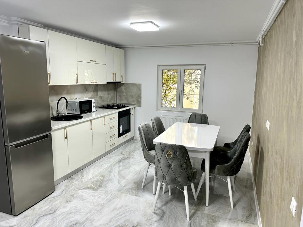 Elite Apartment Buzau Ngoại thất bức ảnh
